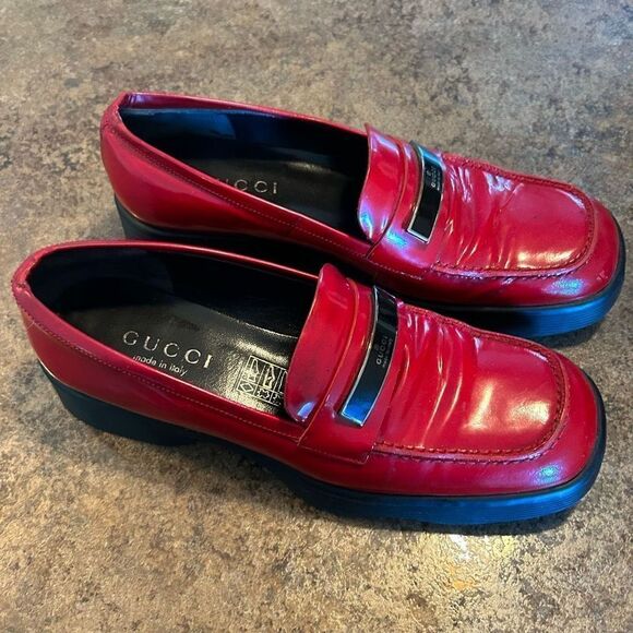 Gucci Shoes - GUCCI size 35 Red Patent Leather Shoes Slides